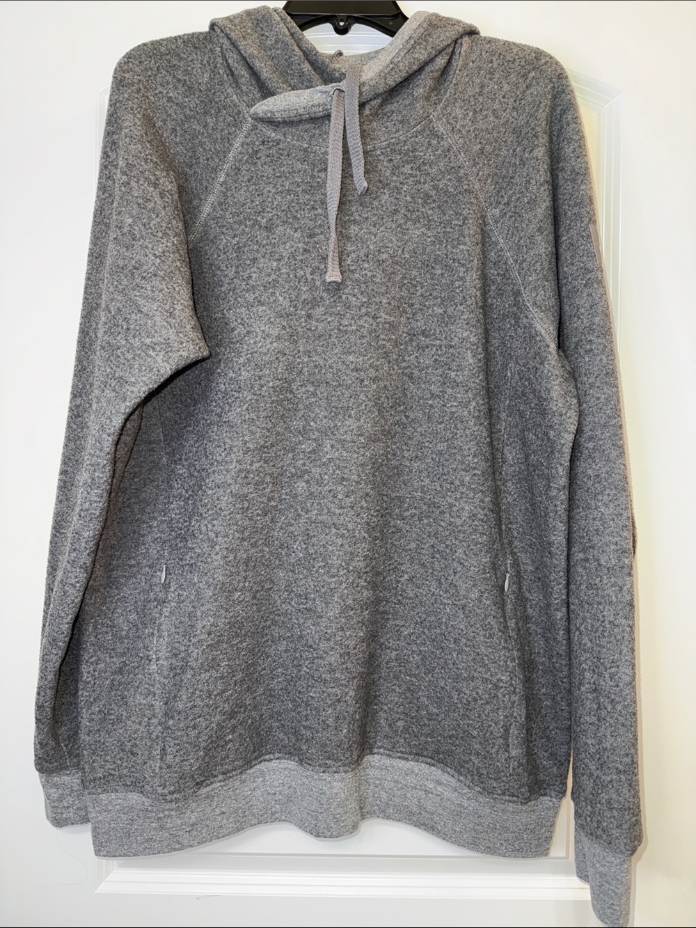 Alo - The Triumph Hoodie (Limited Color)